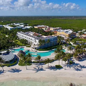***** Resort Dreams & México